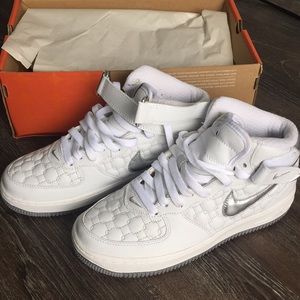NIKE Air Force 1 mids